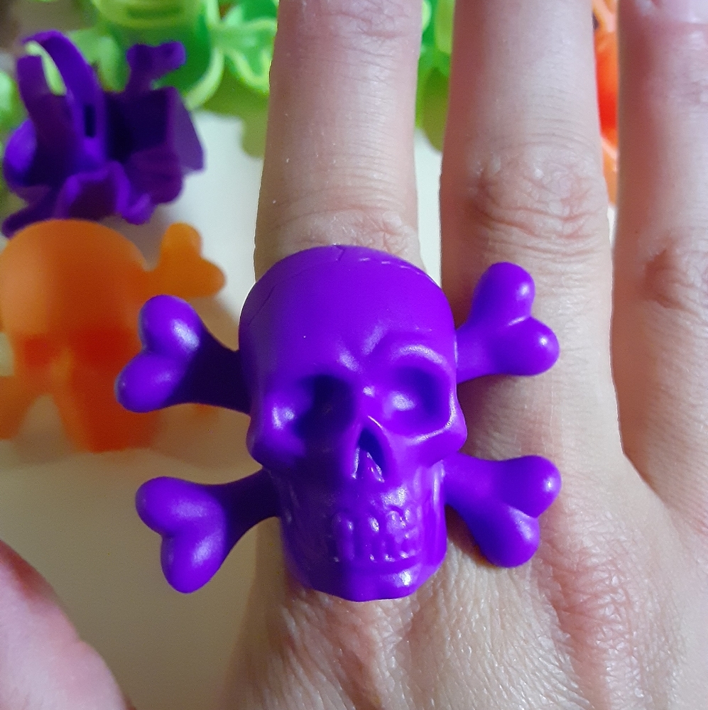 24 piece Skull ring cupcake toppers